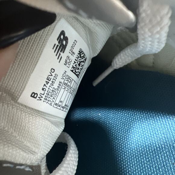 New Balance 574 Core Classic Lifestyle Style Sneakers Gray Womens Size 8B - Picture 12 of 12